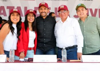 Desfile de la juventud visibiliza bienestar y amor a Puebla