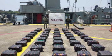 Marina decomisa más de 1.6 toneladas de presunta cocaína en aguas de Michoacán
