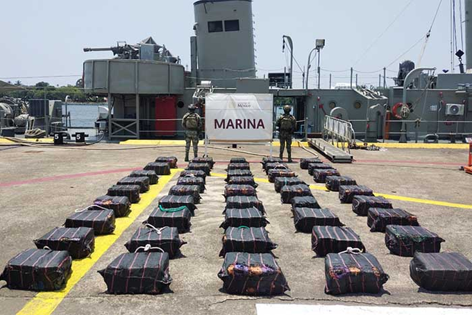 Marina decomisa más de 1.6 toneladas de presunta cocaína en aguas de Michoacán