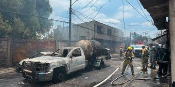 Explosión de pipa de gas moviliza a cuerpos de emergencia en Cuernavaca; hay más de 20 heridos