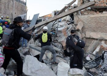 Terremoto en Colombia deja más de 250 muertos y miles de afectados; buscan sobrevivientes