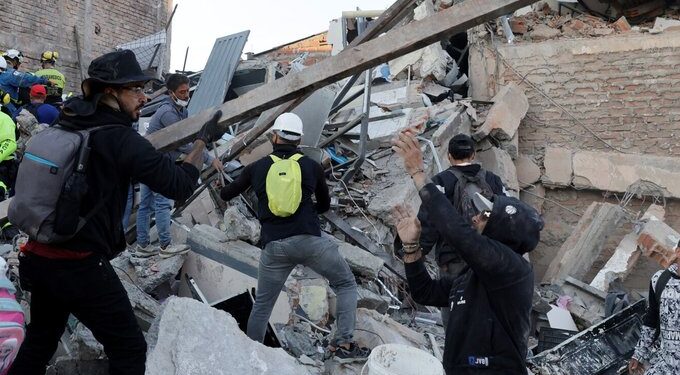 Terremoto en Colombia deja más de 250 muertos y miles de afectados; buscan sobrevivientes