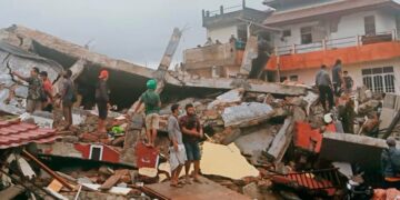 Terremoto de 7.7 sacude Flores, Indonesia; autoridades monitorean amenaza de tsunami