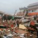 Terremoto de 7.7 sacude Flores, Indonesia; autoridades monitorean amenaza de tsunami