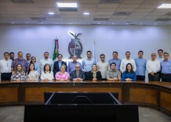 Rocha Moya retoma el gobierno de Sinaloa y enfrenta críticas de la oposición