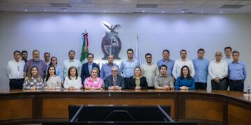 Rocha Moya retoma el gobierno de Sinaloa y enfrenta críticas de la oposición