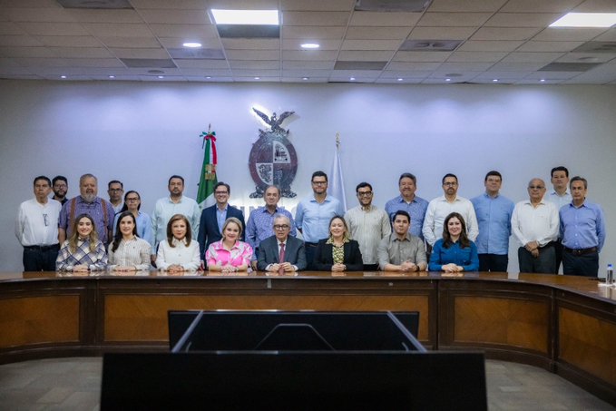 Rocha Moya retoma el gobierno de Sinaloa y enfrenta críticas de la oposición