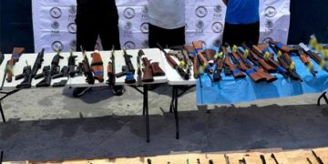 Interceptan en Nuevo León cargamento con 210 armas presuntamente para grupos criminales
