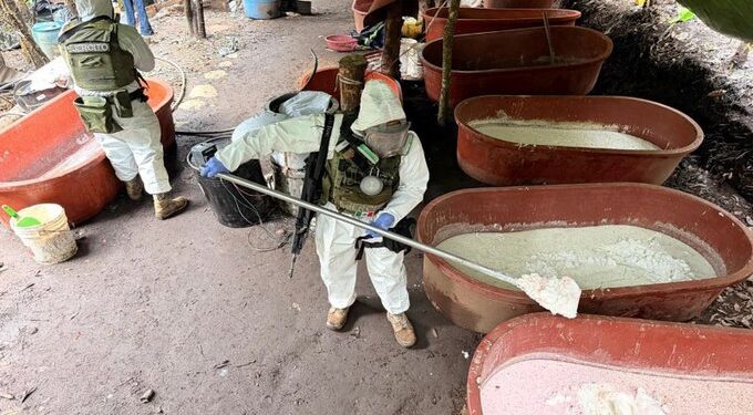Desmantelan posible laboratorio clandestino en Acámbaro y aseguran toneladas de sustancias