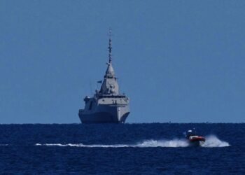 Irán negocia con Omán una nueva ruta para el tránsito marítimo por Ormuz