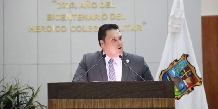 Legisladores de Tamaulipas exigen a Cabeza de Vaca volver a México