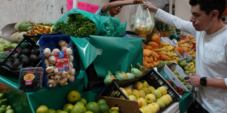 La inflación en México repunta a 3,26% en agosto y frena su desaceleración
