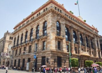 Banxico mantiene tasa de interés en 6.5% y descarta reaccionar automáticamente a la Fed