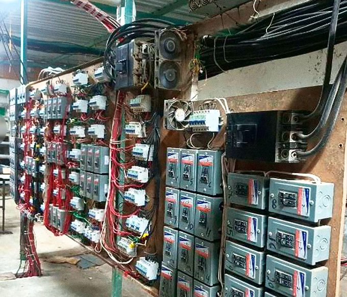 Aseguran 300 equipos usados para minería de criptomonedas en la Sierra Norte de Puebla