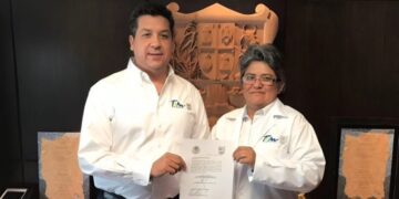 Cabeza de Vaca niega reuniones con criminales mientras crecen señalamientos por contratos