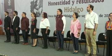 Normalistas irrumpen en evento de Sheinbaum en Hidalgo y reclaman justicia
