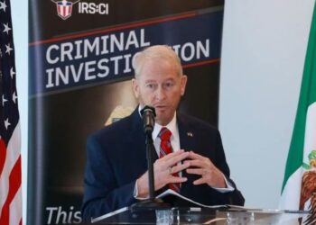 “Vamos tras su dinero”: Ron Johnson anuncia ofensiva financiera contra los cárteles