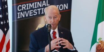 “Vamos tras su dinero”: Ron Johnson anuncia ofensiva financiera contra los cárteles
