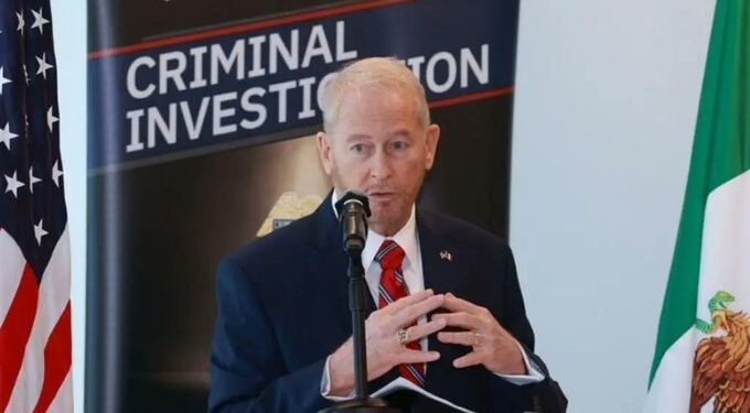 “Vamos tras su dinero”: Ron Johnson anuncia ofensiva financiera contra los cárteles