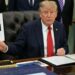 Trump arremete contra medios tras veto a CNN, MS NOW y Politico; enfrentará demanda