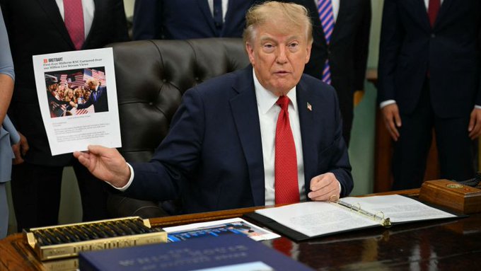 Trump arremete contra medios tras veto a CNN, MS NOW y Politico; enfrentará demanda