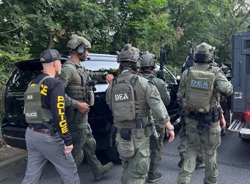 Cuestionan a la DEA por dejar avanzar cargamentos de fentanilo mientras investigaba a traficantes