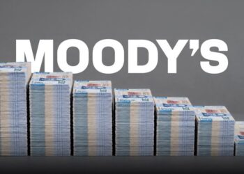 México enfrenta presión fiscal por bajo crecimiento y mayor deuda: Moody’s