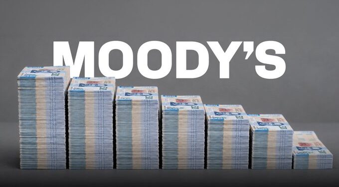 México enfrenta presión fiscal por bajo crecimiento y mayor deuda: Moody’s
