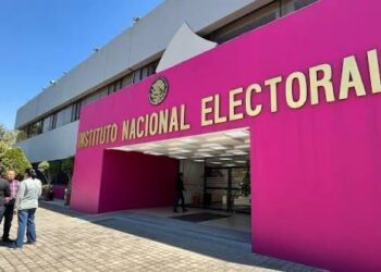 Abogada denuncia ante la FGR presiones por publicaciones sobre caso laboral en el INE