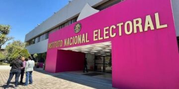 Abogada denuncia ante la FGR presiones por publicaciones sobre caso laboral en el INE