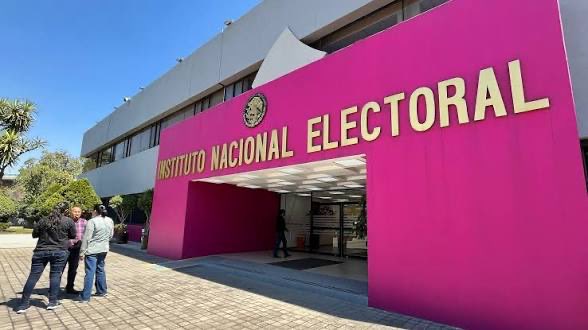 Abogada denuncia ante la FGR presiones por publicaciones sobre caso laboral en el INE