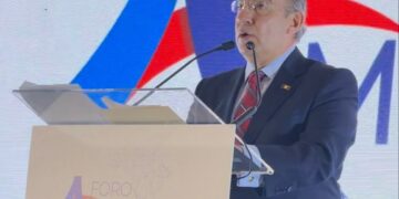 Felipe Calderón cuestiona a Morena y advierte sobre el debilitamiento de las instituciones