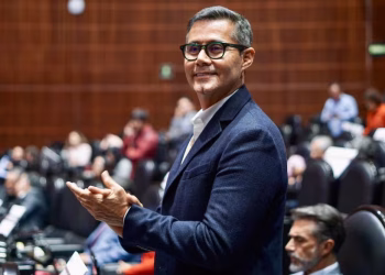 Director de Birmex enfrenta cuestionamientos por patrimonio y viajes internacionales
