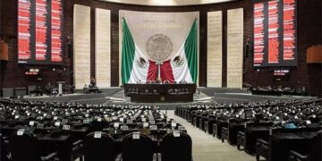 Diputados dan primer paso a la “Ley Antimemes”; oposición alerta por libertad de expresión