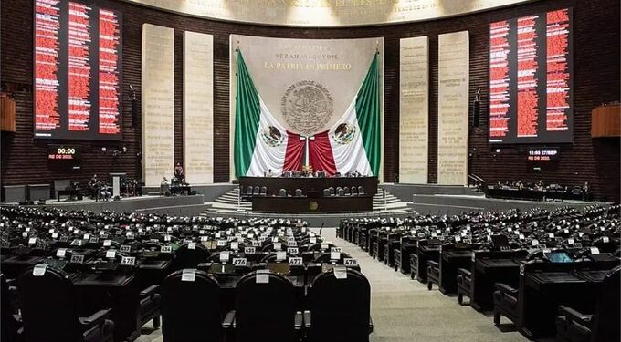 Diputados dan primer paso a la “Ley Antimemes”; oposición alerta por libertad de expresión