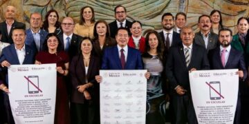 SEP limitará uso de celulares durante la jornada escolar en primaria y secundaria