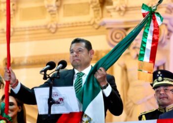 Gobernador Armenta Mier honra heroínas y madres buscadoras en el Grito de Independencia