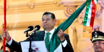 Gobernador Armenta Mier honra heroínas y madres buscadoras en el Grito de Independencia