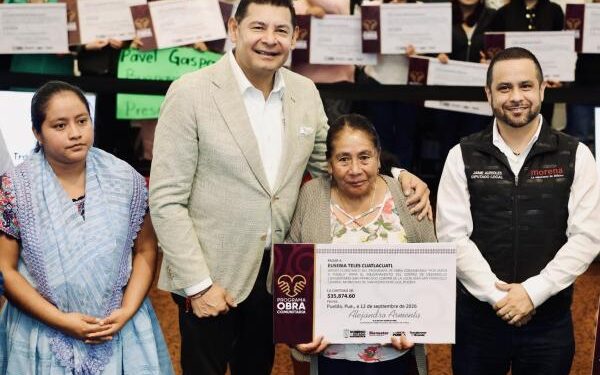 El pueblo organizado decide y transforma con obra comunitaria: Armenta Mier.