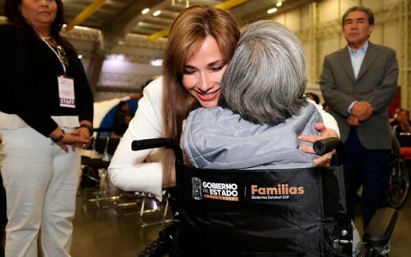 Cirugías gratuitas devuelven la vista y transorman la vida de las familias poblanas