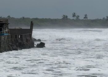 Huracán Polo se fortalece y genera lluvias torrenciales en el Pacífico mexicano