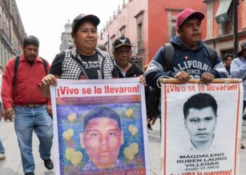 Ministro presidente de la SCJN acuerda revisar expedientes del caso Ayotzinapa