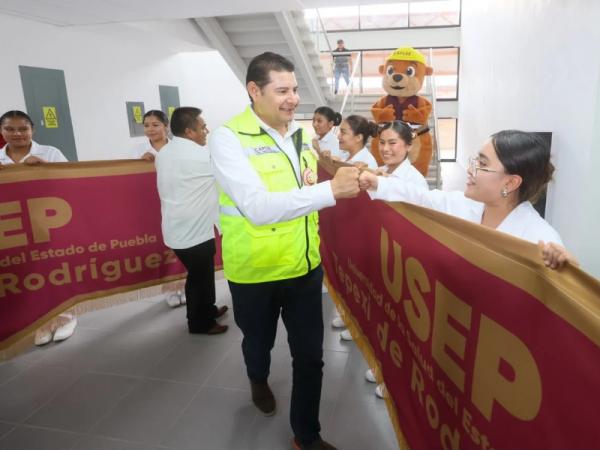 Impulsa Gobierno Estatal formación médica y amplía oportunidades para juventudes de la mixteca