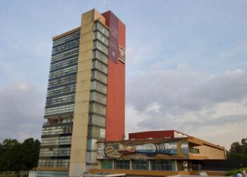 UNAM analizará uso de celulares en aulas y reforzará capacitación en inteligencia artificial