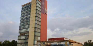UNAM analizará uso de celulares en aulas y reforzará capacitación en inteligencia artificial