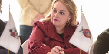 Catalina Esparza sustituye a Eneyda Rocha Ruiz al frente del DIF Sinaloa