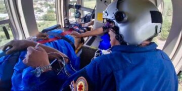 Con traslado médico aéreo de Acatlán a Tehuacán, gobierno estatal asegura atención oportuna