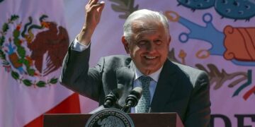 Sheinbaum descarta gira de AMLO en 2027 y rechaza versiones sobre apoyo electoral a Morena
