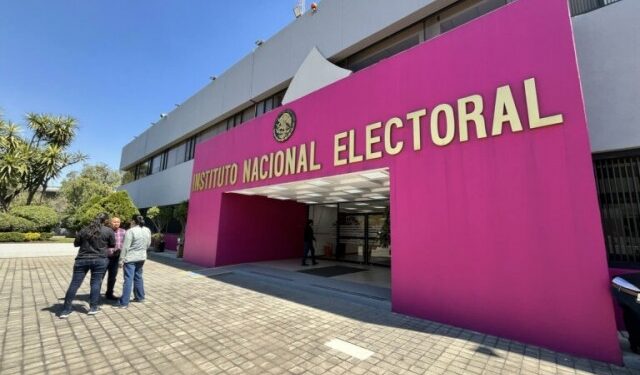 Protección Civil atiende fuga de diésel cerca del INE; evacúan a cientos de trabajadores