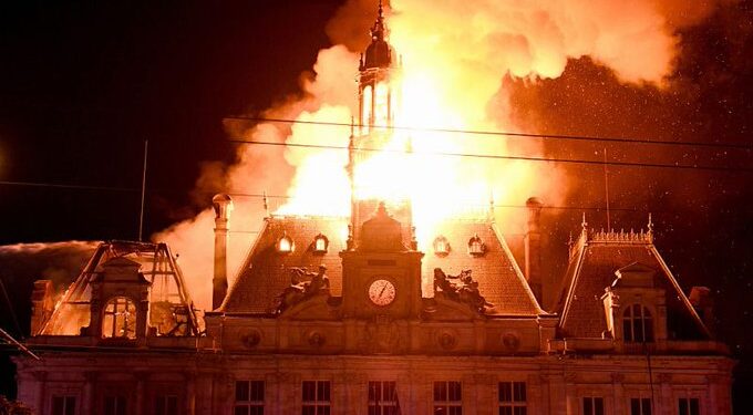 Disturbios en Francia afectan comercios y edificios públicos; hay cientos de heridos